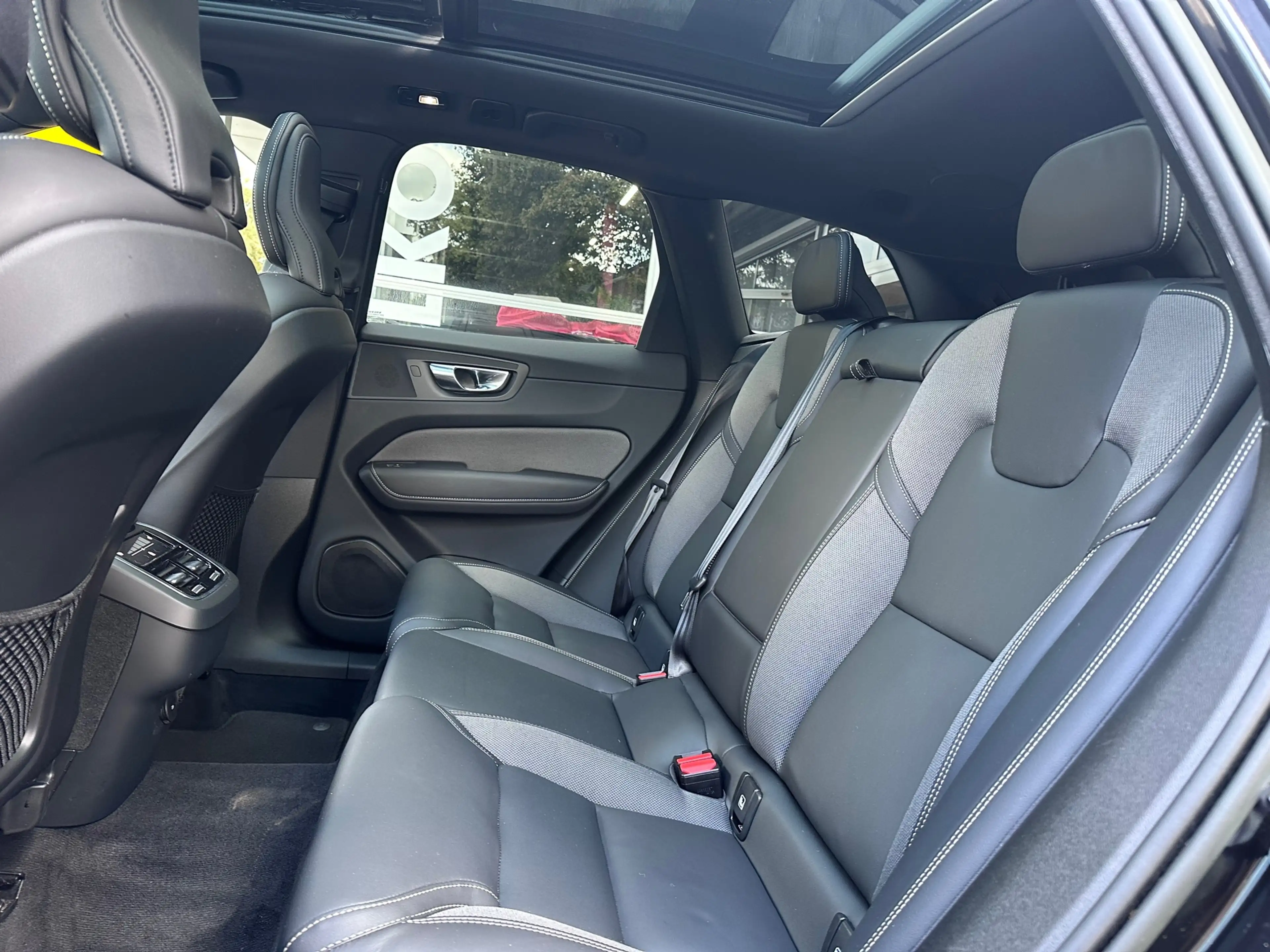 Volvo XC60 B5 Ultimate Dark ORG NL / HK AUDIO / MEMORY / PANO — photo 14