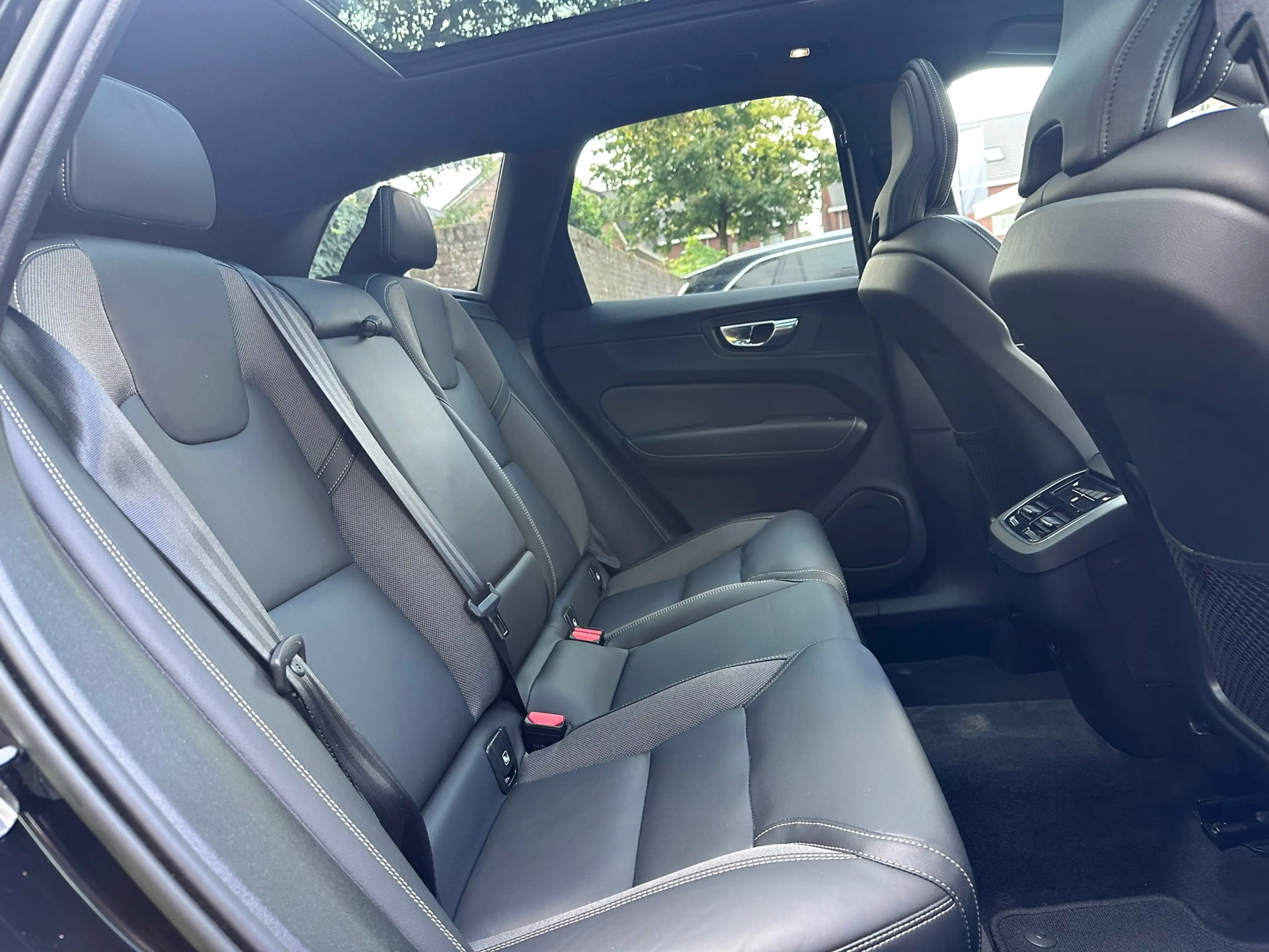 Volvo XC60 B5 Ultimate Dark ORG NL / HK AUDIO / MEMORY / PANO — photo 16