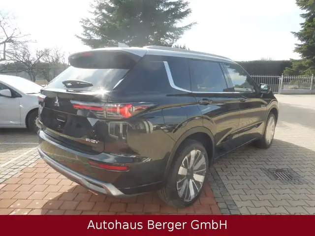 Mitsubishi Outlander view 5