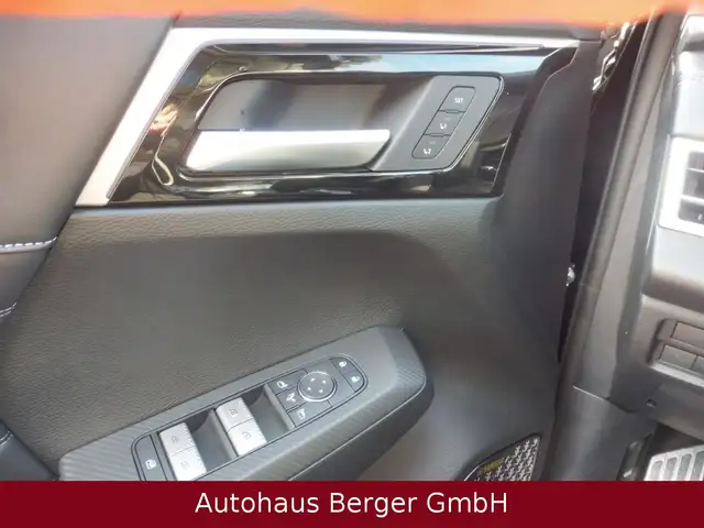 Mitsubishi Outlander view 14