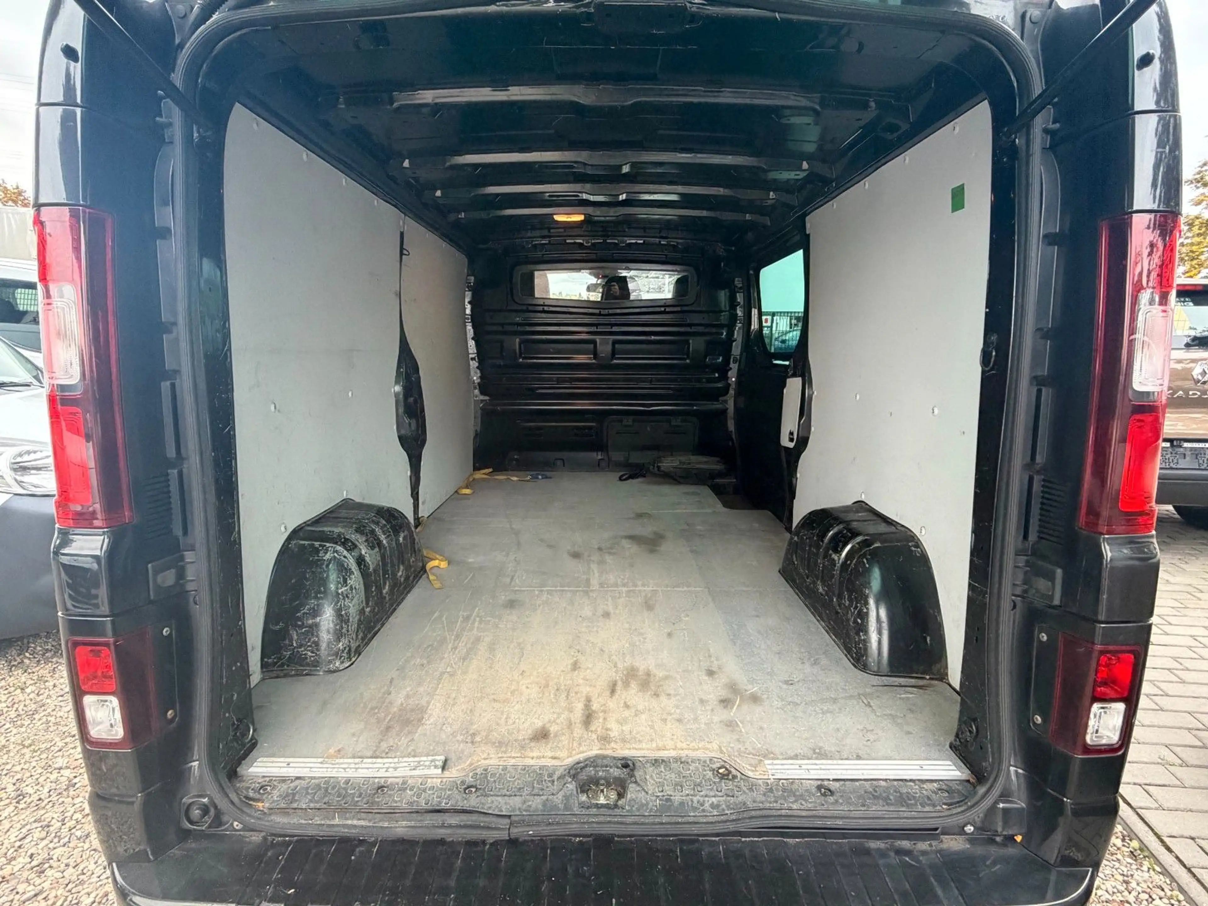 Opel Vivaro L2H1*2.HD*Klima*SHZ*Navi*AHK*PDC*TÜV NEU — photo 8
