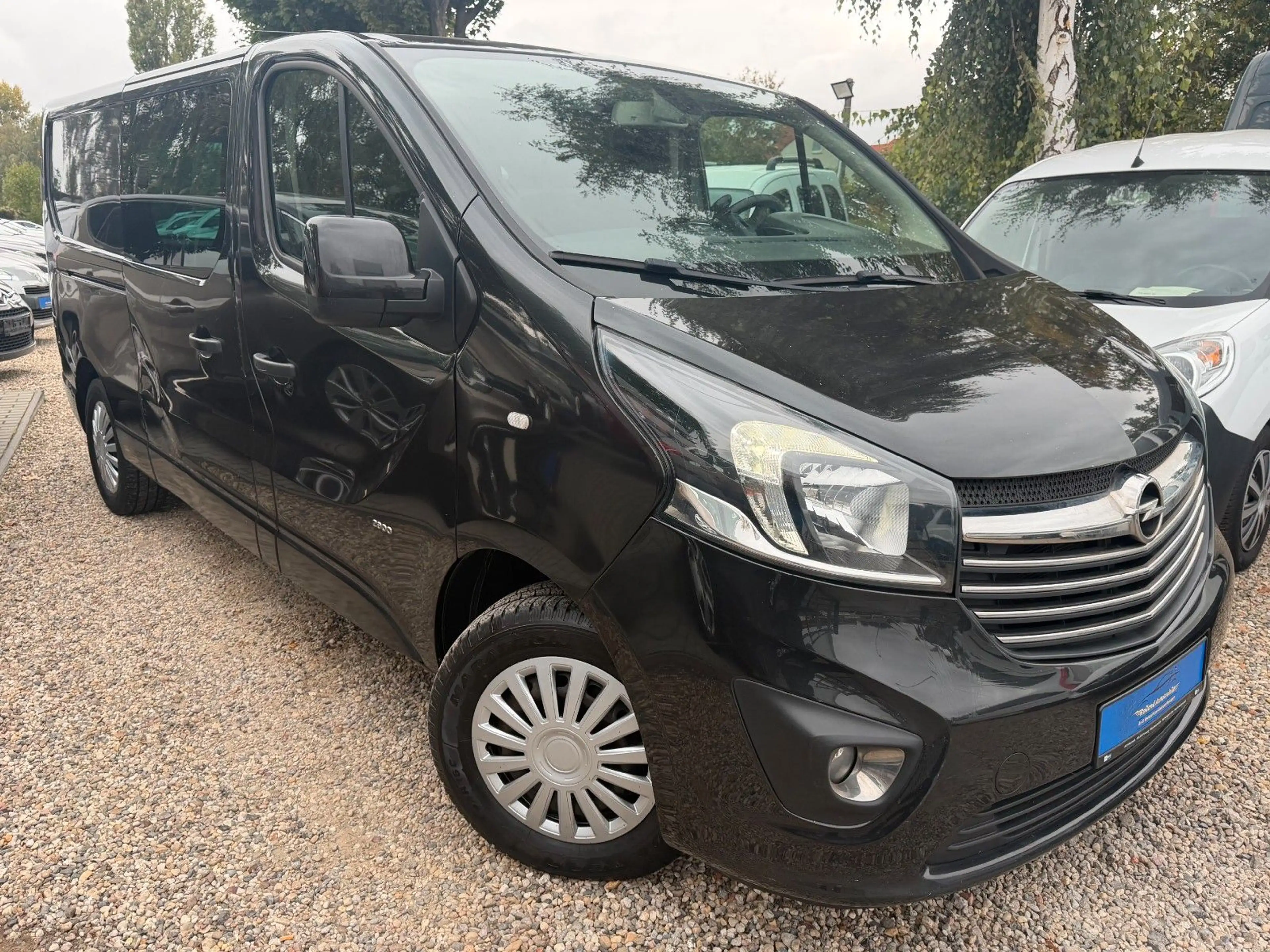 Opel Vivaro L2H1*2.HD*Klima*SHZ*Navi*AHK*PDC*TÜV NEU