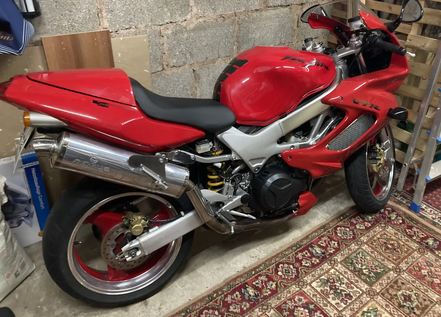 Honda VTR 1000 Firestorm Rood - 1