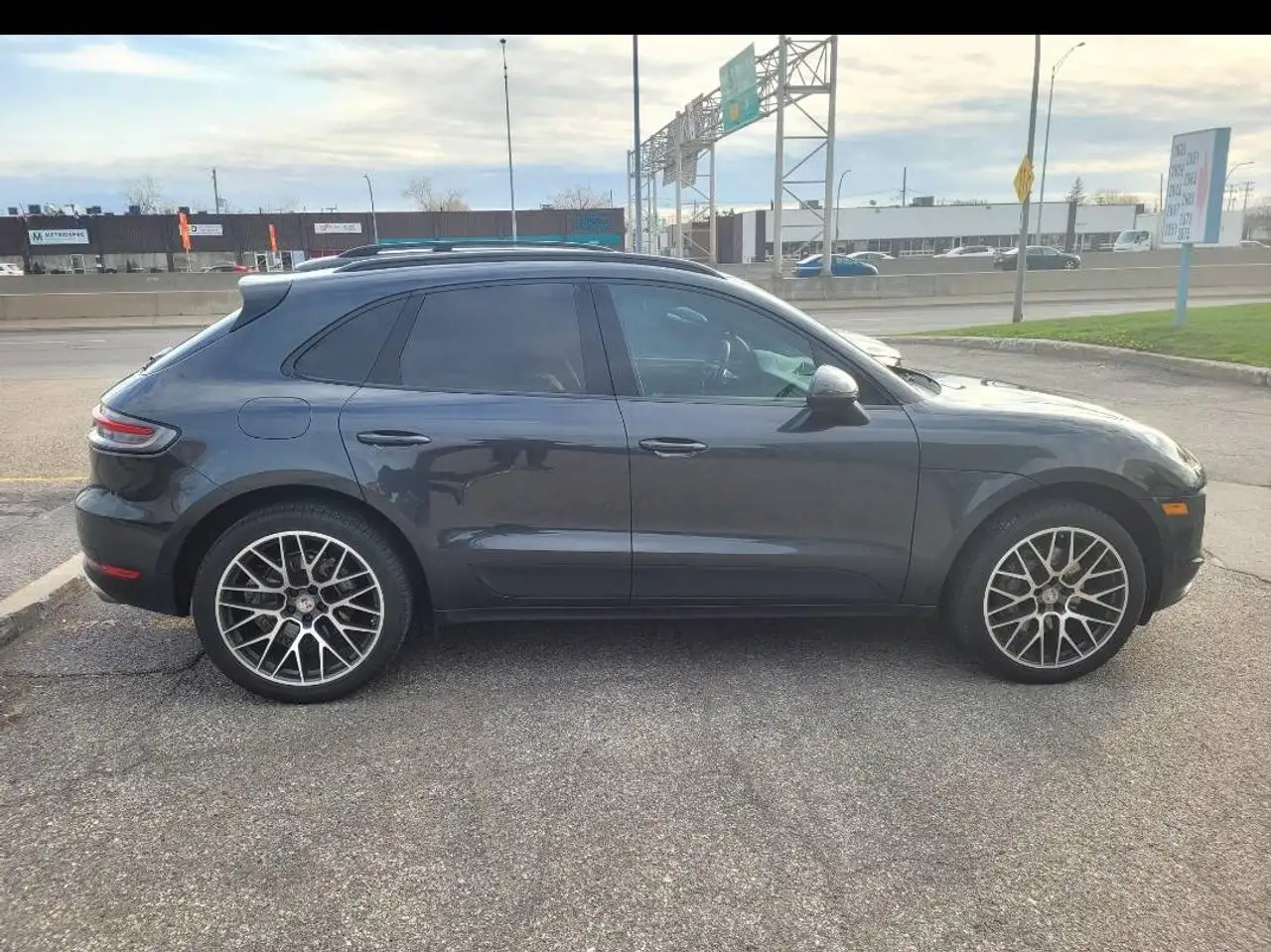 Porsche Macan photo Porsche Macan
