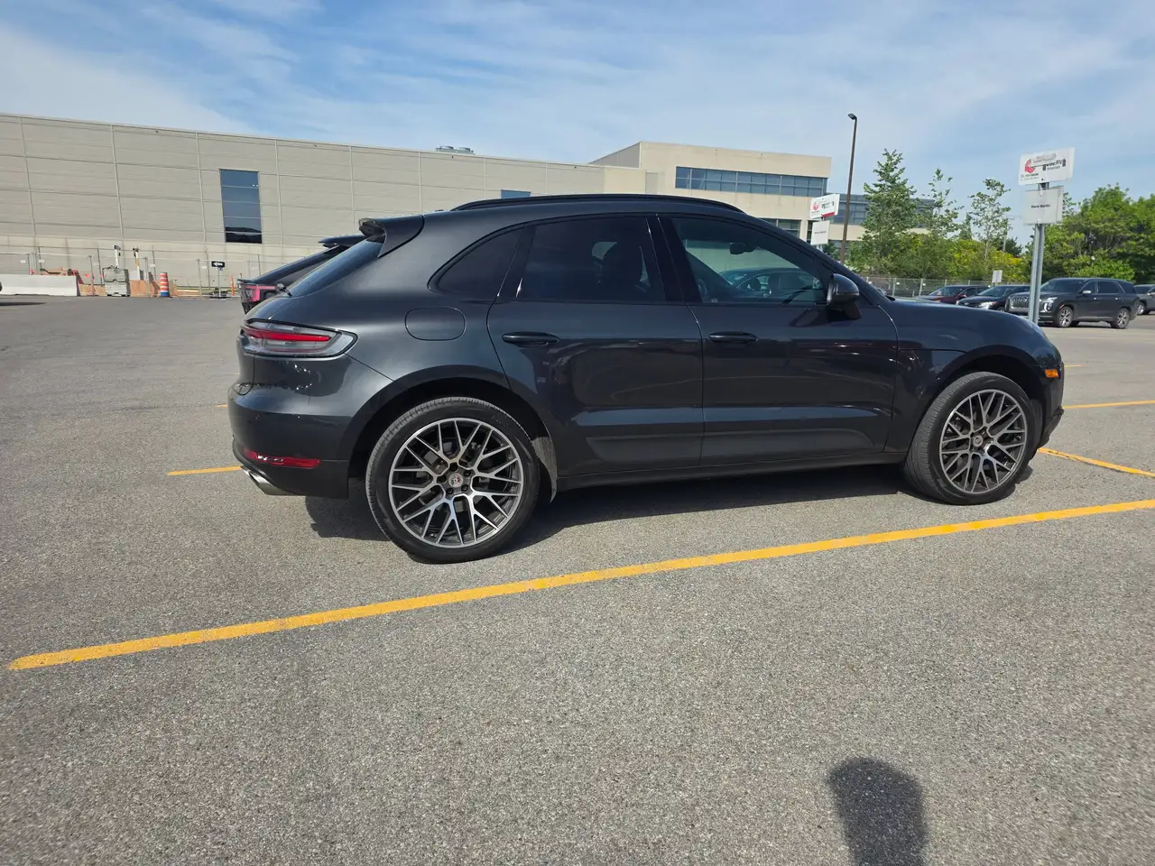 Porsche Macan photo Porsche Macan