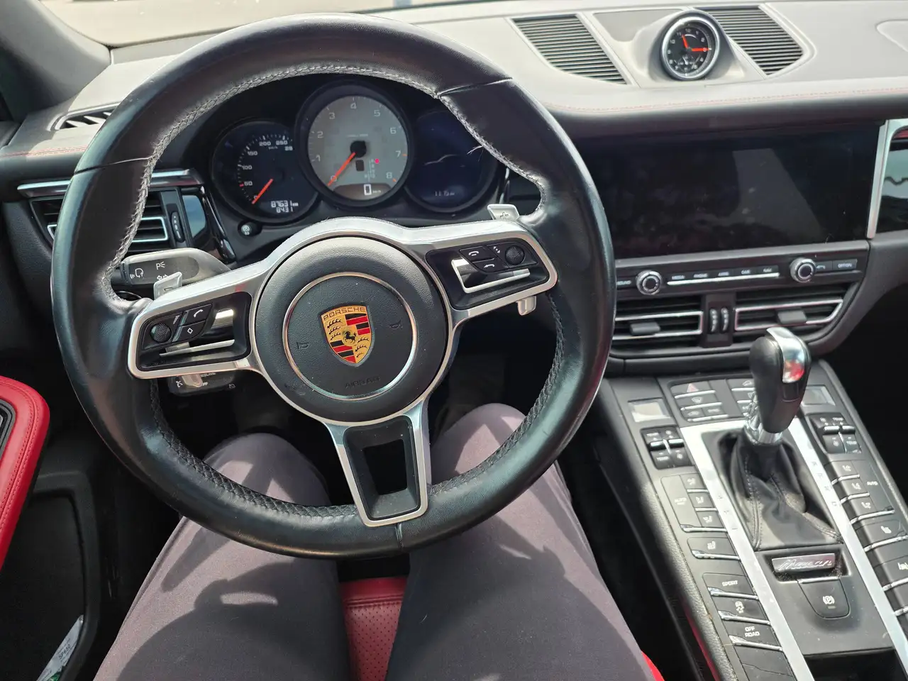 Porsche Macan photo Porsche Macan