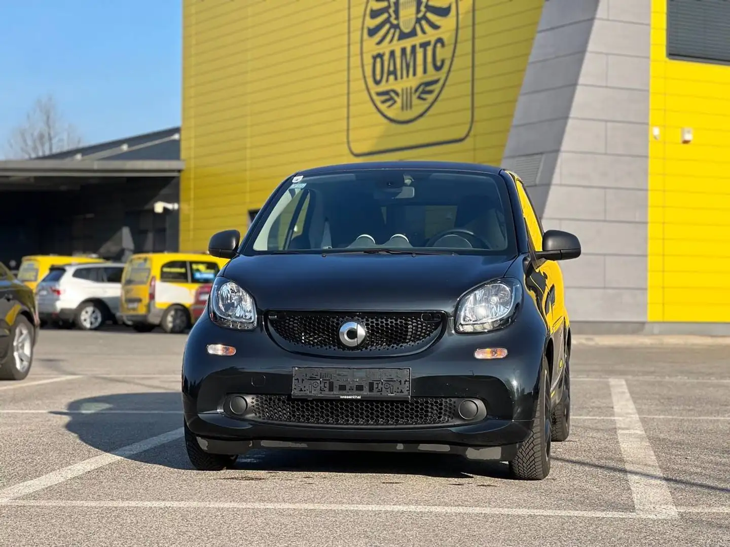 smart forTwo C453 1.0 Coupé 71 PS Schwarz - 1