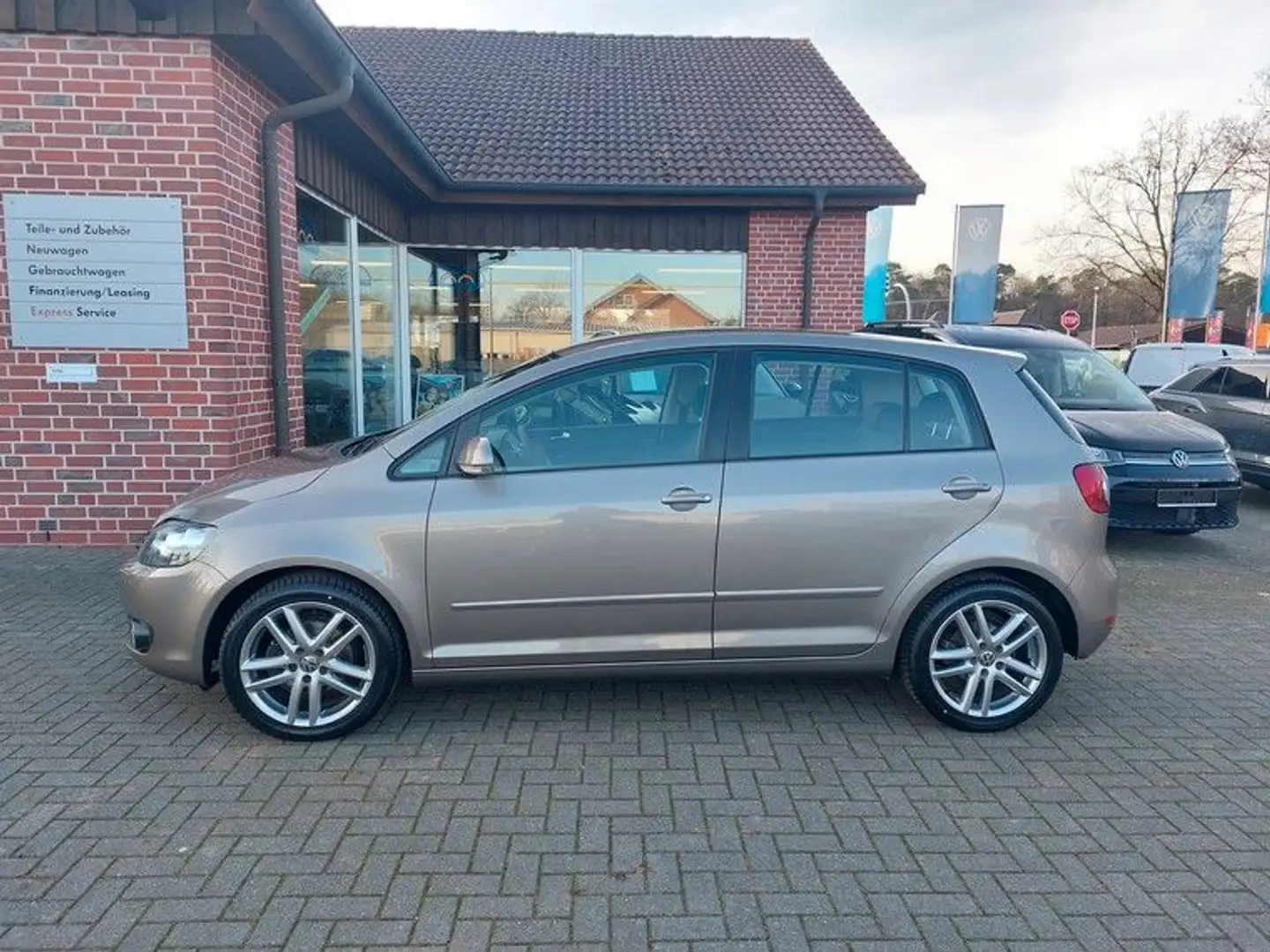 Volkswagen Golf Plus VI Trendline 1,2 TSI DSG GJR 1.Hand Braun - 2