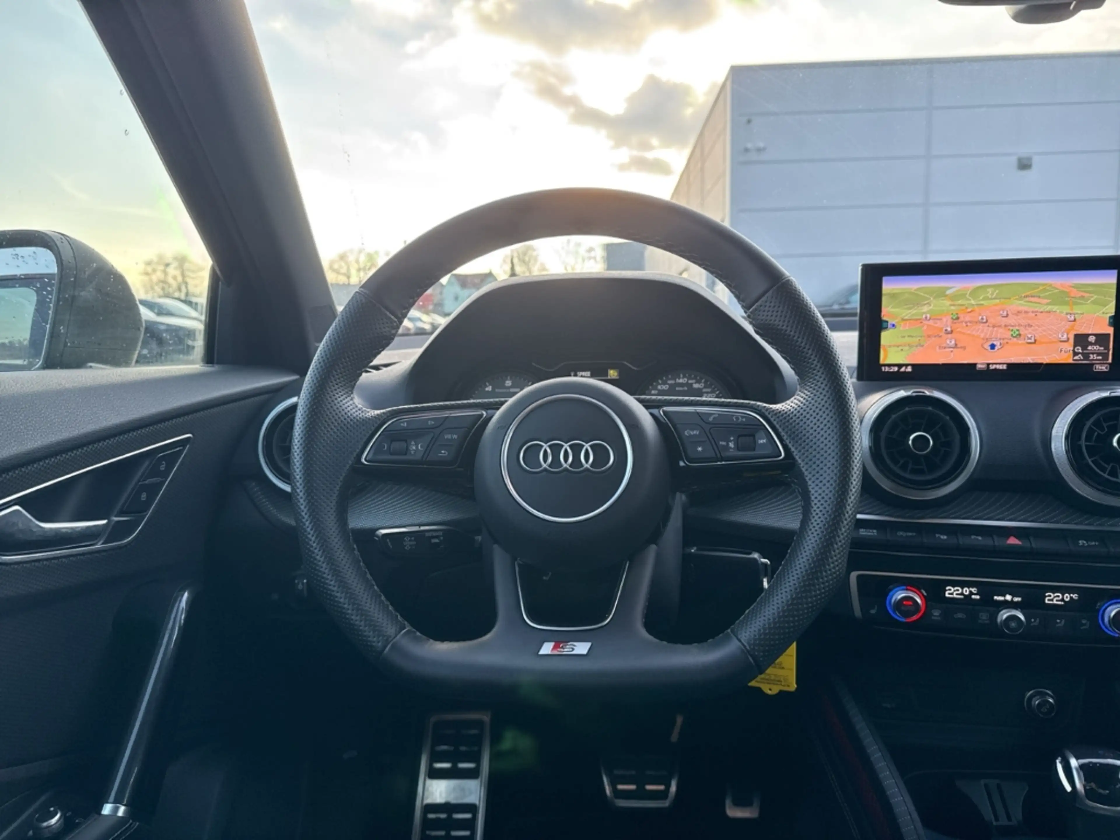Audi SQ2 2.0 TFSI S tronic quattro Navi LED 2-Zonen-Klimaau — photo 8