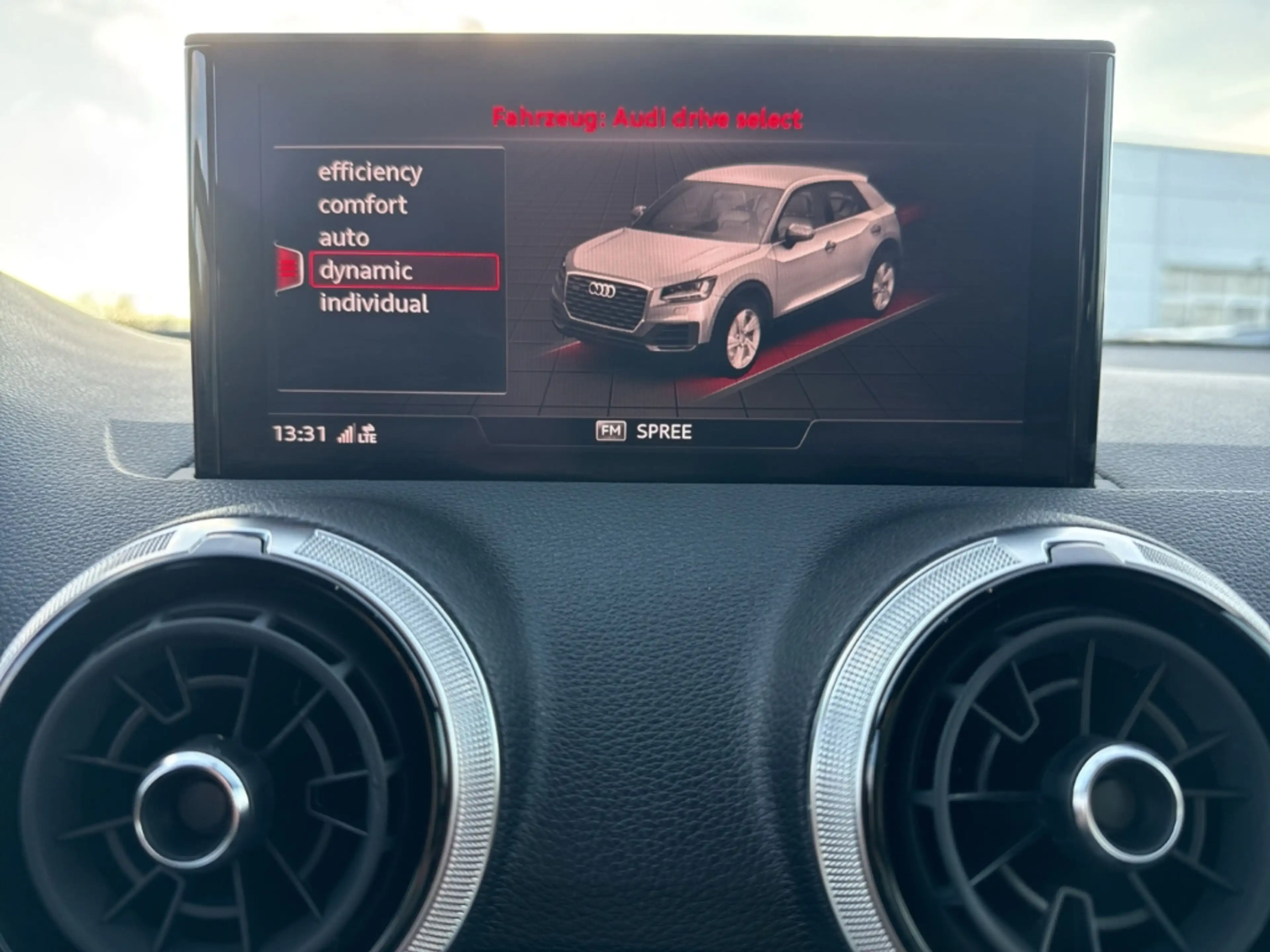 Audi SQ2 2.0 TFSI S tronic quattro Navi LED 2-Zonen-Klimaau — photo 11