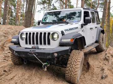 4xe Rubicon - Umbau - Fahrwerk, einstellbare Dämpfer, Seilwinde, Stahlstoßstange