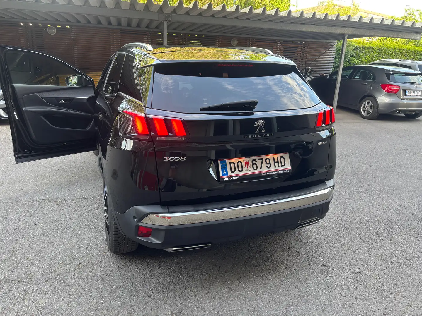 Peugeot 3008 3008 1,2 PureTech 130 S Schwarz - 2
