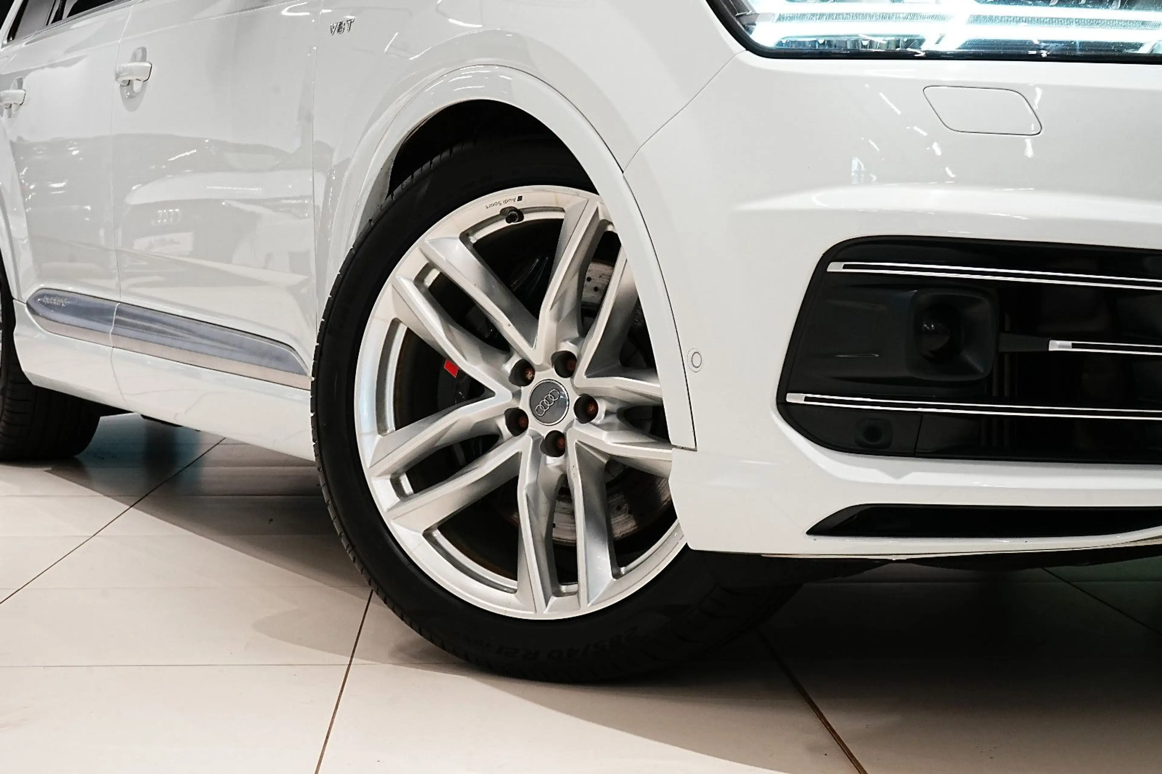 Audi SQ7 4.0|7SITZ|HUD|SOFT|360|LUFT|PANO|CARBON|BOSE — photo 8