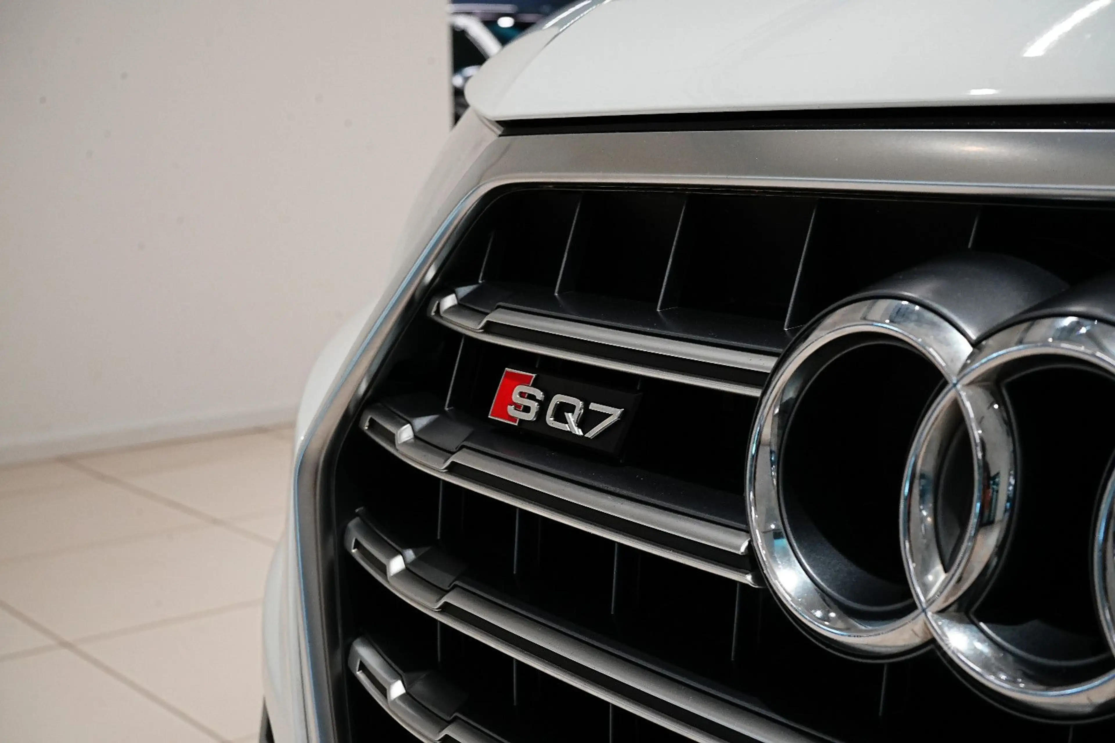 Audi SQ7 4.0|7SITZ|HUD|SOFT|360|LUFT|PANO|CARBON|BOSE — photo 2