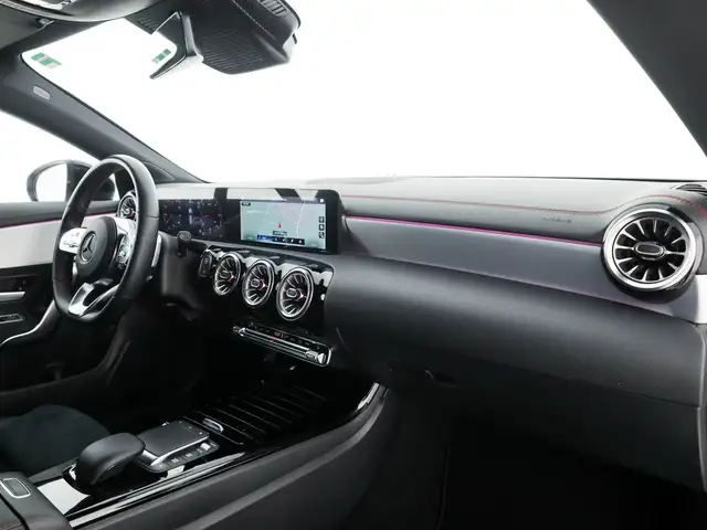 Mercedes-Benz Cla view 10