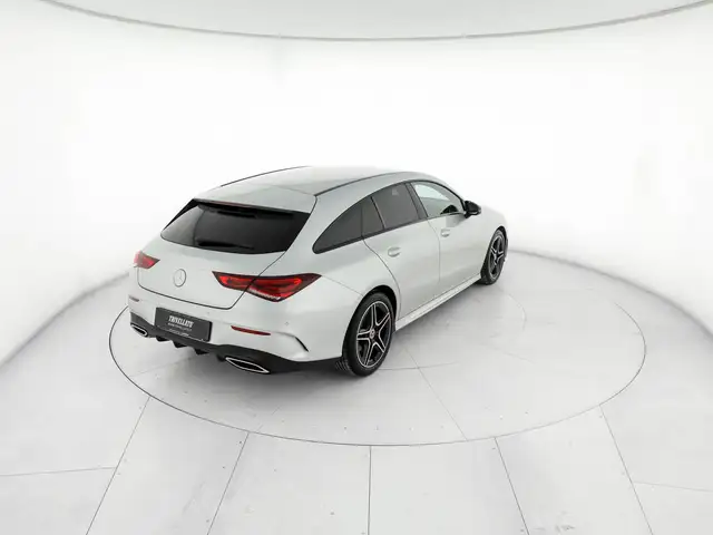 Mercedes-Benz Cla view 3