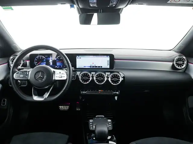 Mercedes-Benz Cla view 9