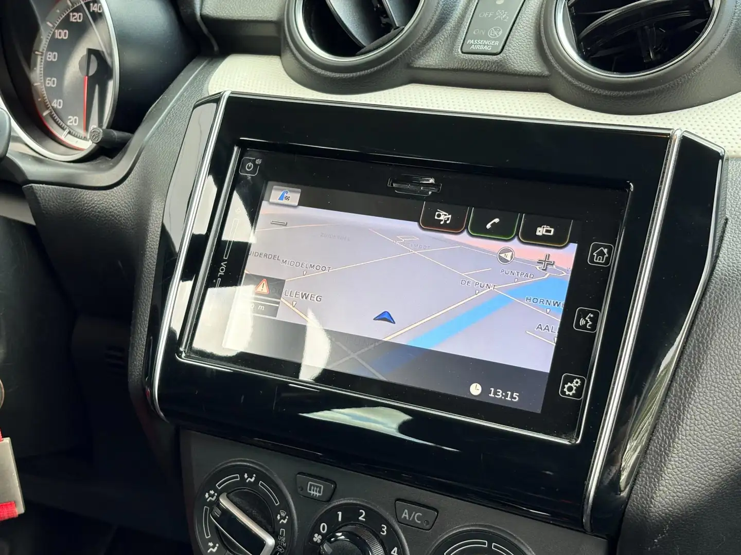 Suzuki Swift Model 2018 met Carplay-Camera-Stoelverwarming Gris - 2