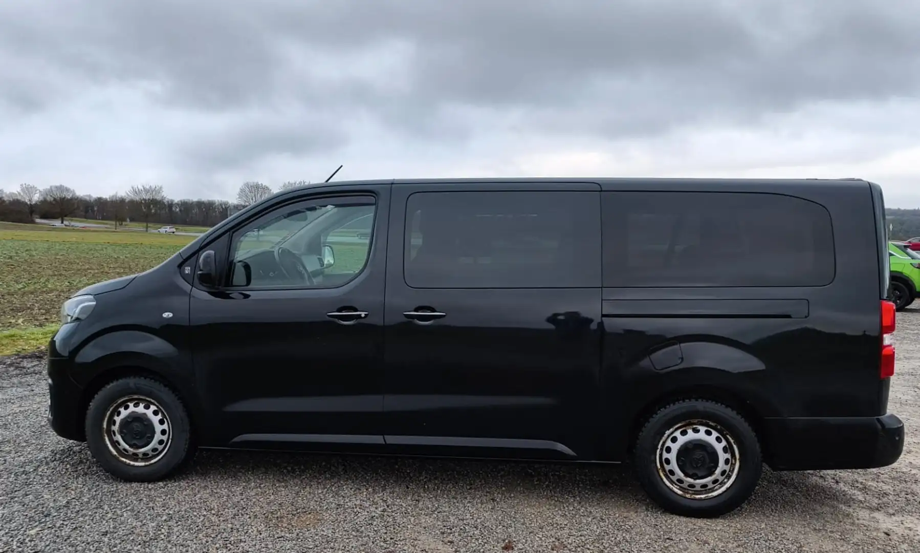 Toyota Proace Proace D-4D 2,0-l-D-4D L2 (8-Si.) Verso Team D Schwarz - 2