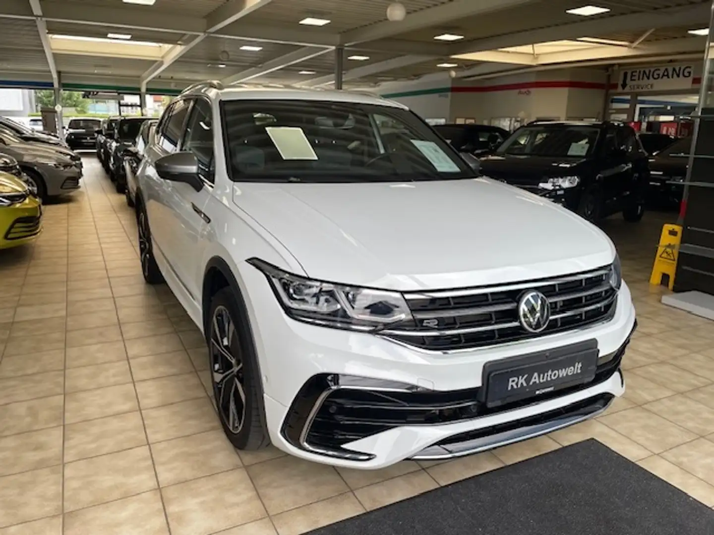 Volkswagen Tiguan Allspace R-Line 4Motion 2.0 TDI Navi HUD AHK 360° Area View Bílá - 2