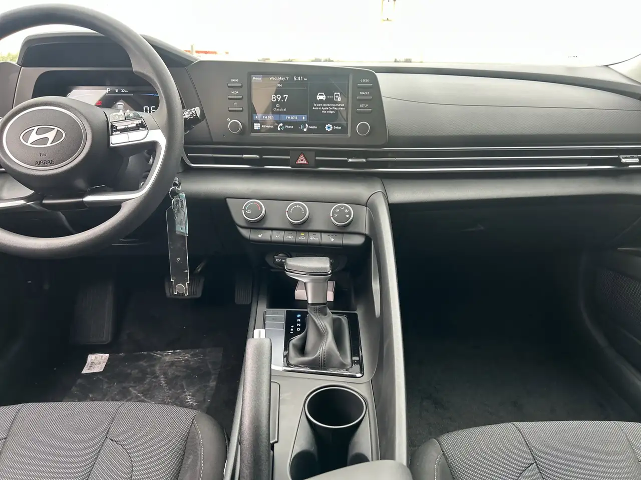 Hyundai ELANTRA снимка Hyundai ELANTRA