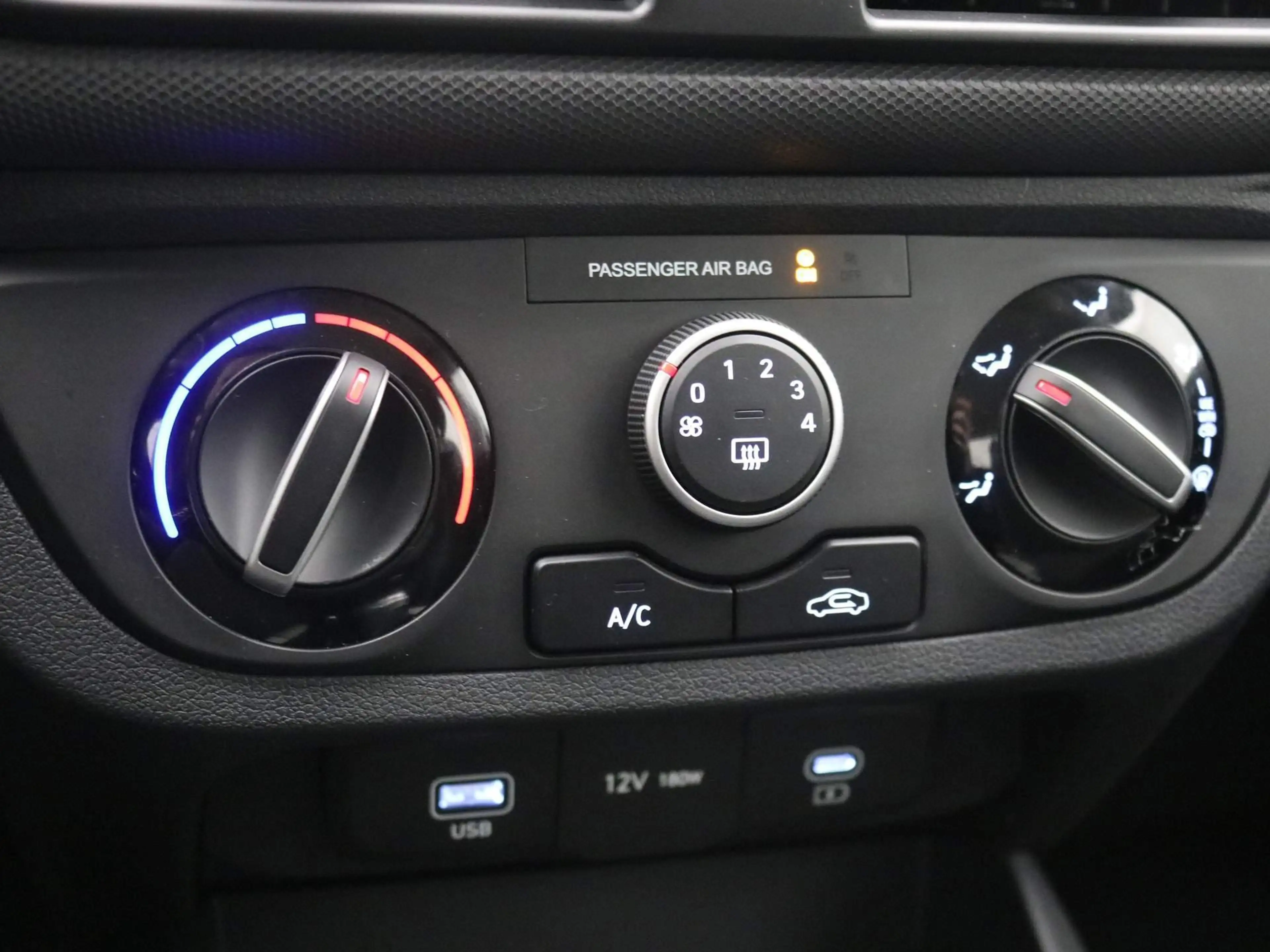 Hyundai i10 1.0 Comfort Smart / Navigatie / Cruise Control / A — photo 38