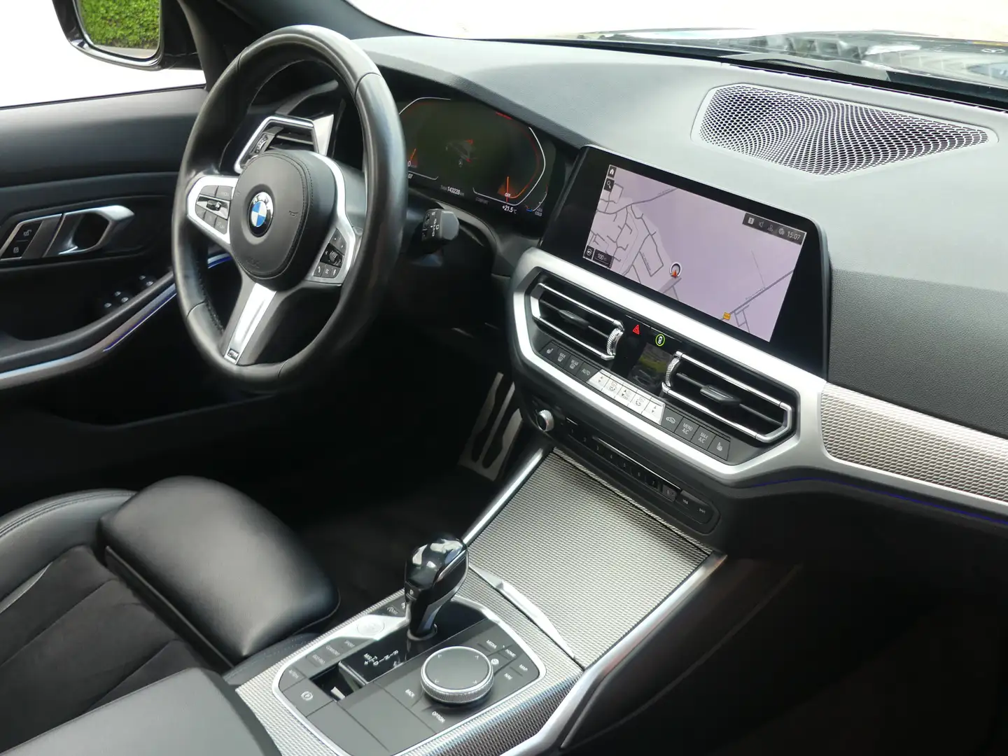 BMW 320 3-serie Touring 320d M-Pakket Panoramadak/Trekhaak Schwarz - 2