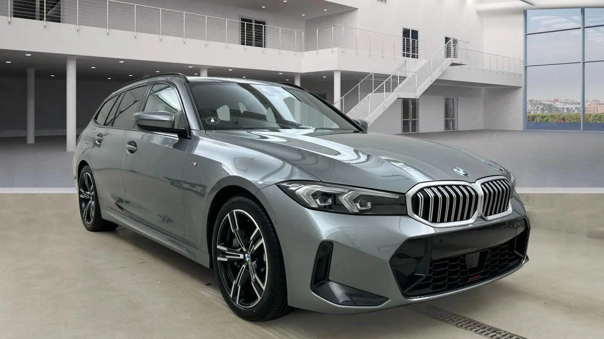 BMW 330 330 i xDrive Touring M Sport AHK Widescr Ambi HiFi Gris - 1