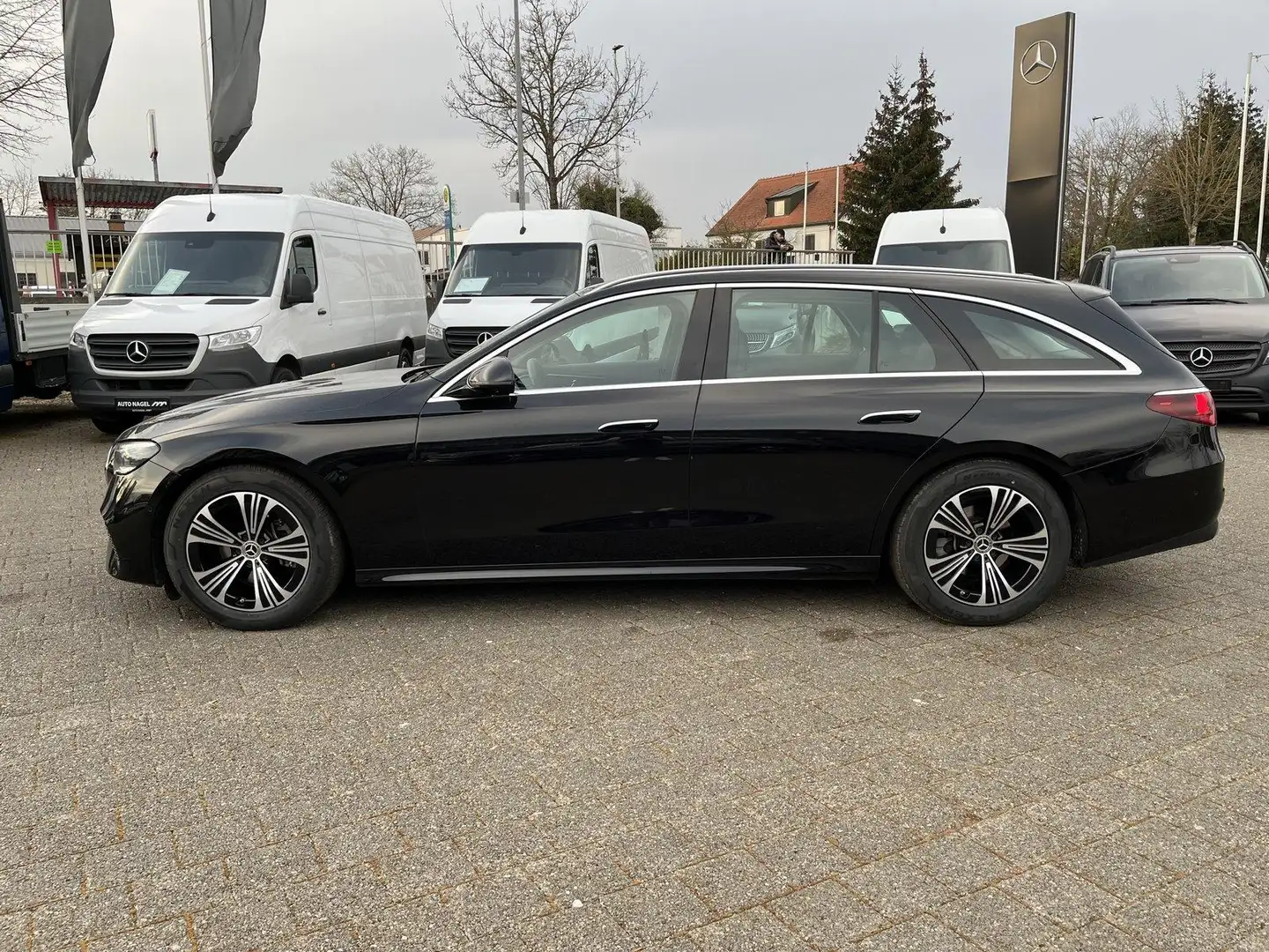 Mercedes-Benz E 220 d T Avantgarde Advanced + AHK Keyless uvm. Noir - 2
