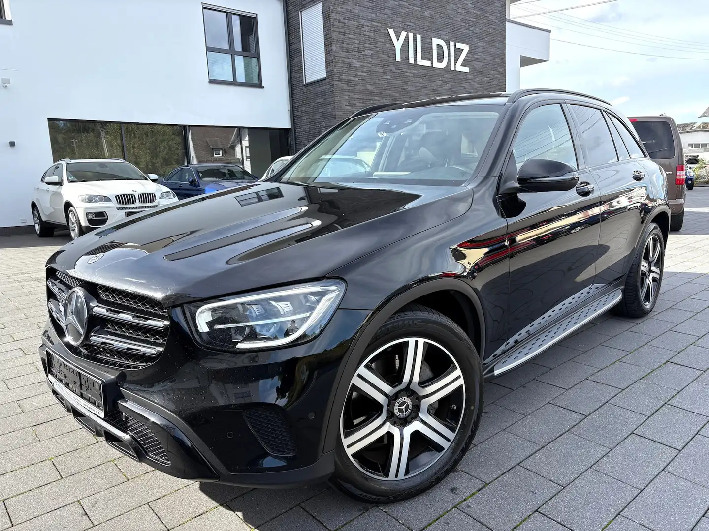Mercedes-Benz GLC 220 d *BURMESTER *DISTRONIC *LED *AHK *NIGHT Nero - 1