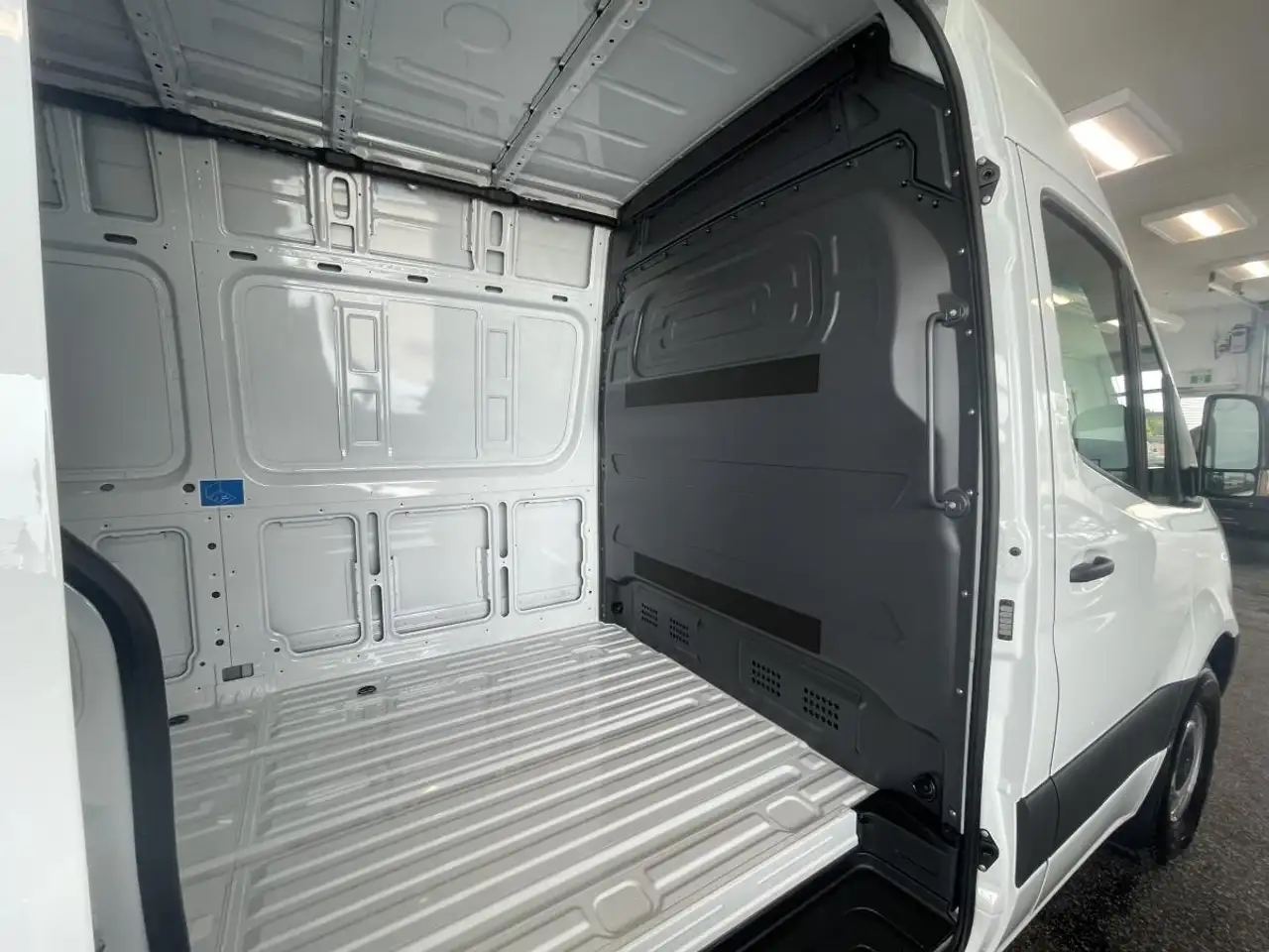 Mercedes-Benz Sprinter снимка Mercedes-Benz Sprinter