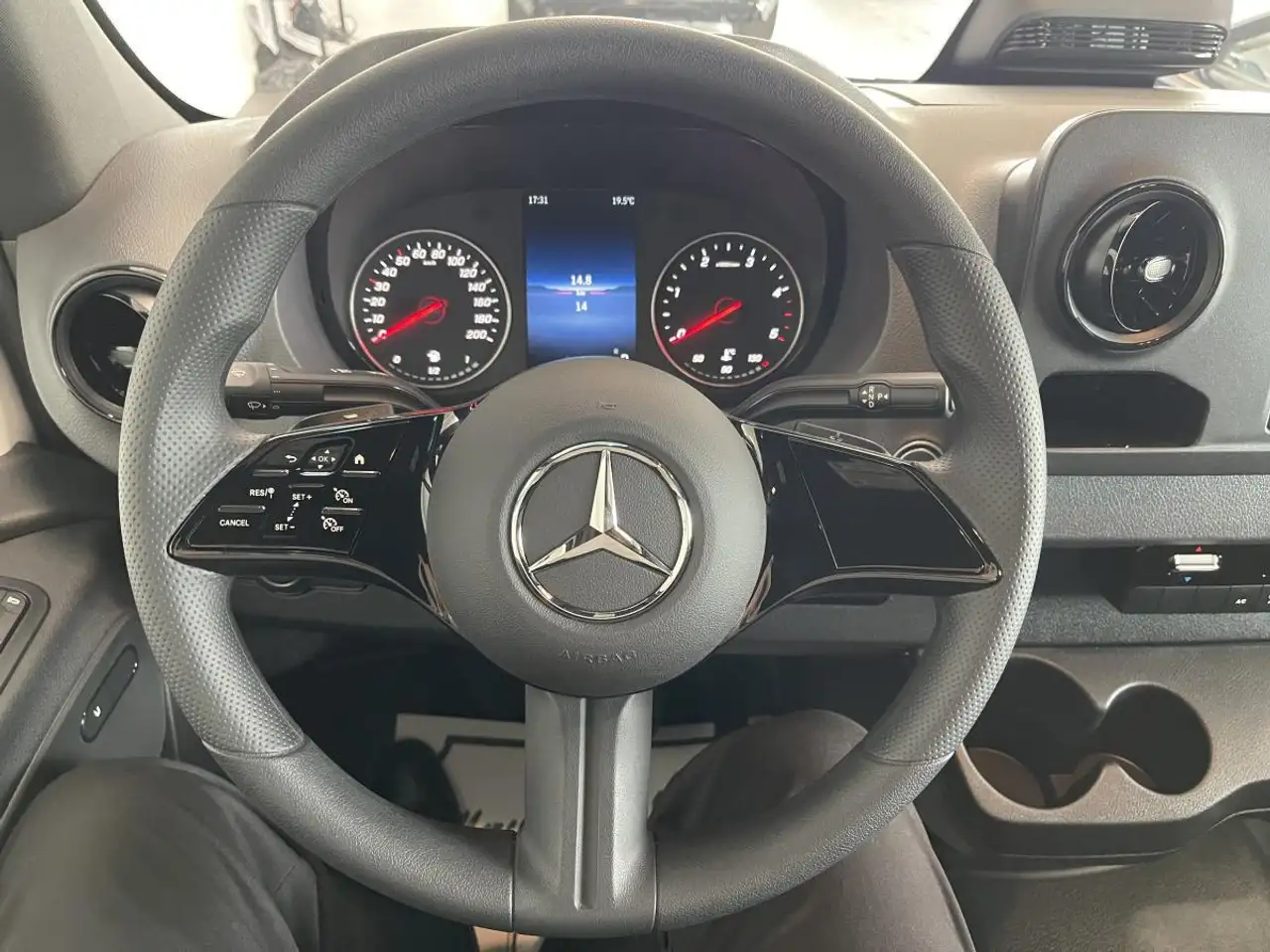 Mercedes-Benz Sprinter снимка Mercedes-Benz Sprinter