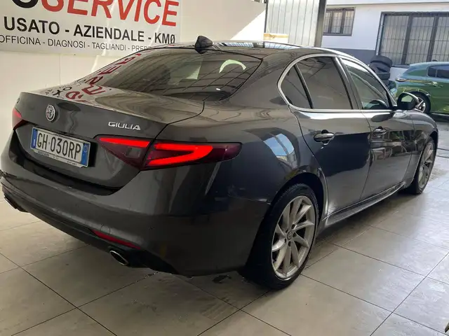 Alfa Romeo Giulia view 3