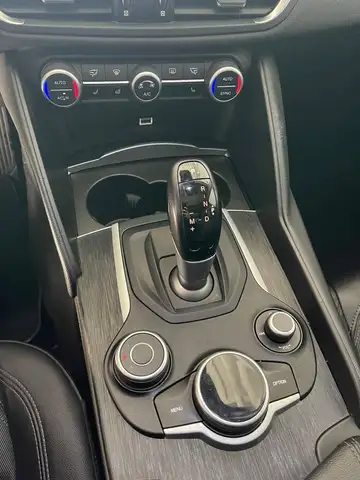 Alfa Romeo Giulia view 10