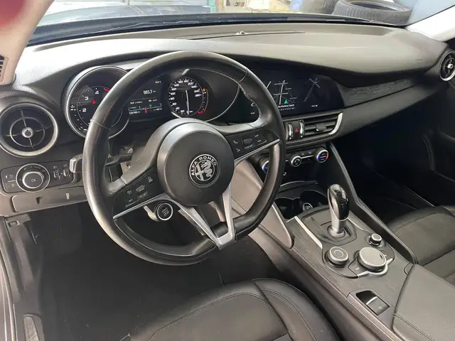 Alfa Romeo Giulia view 7