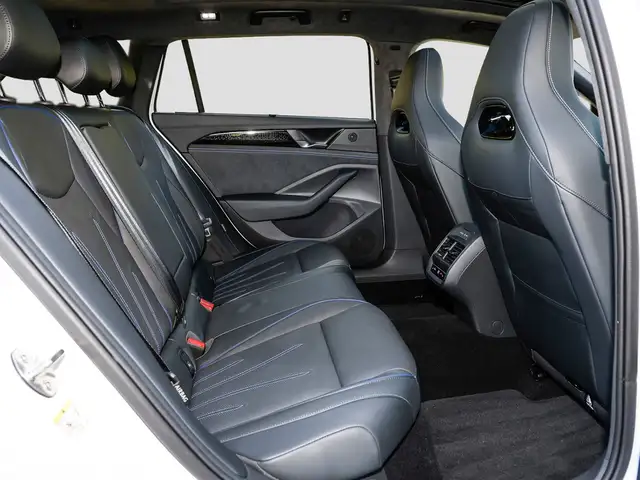 Volkswagen Passat view 12