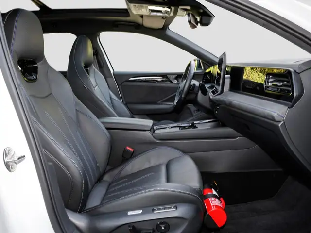 Volkswagen Passat view 9