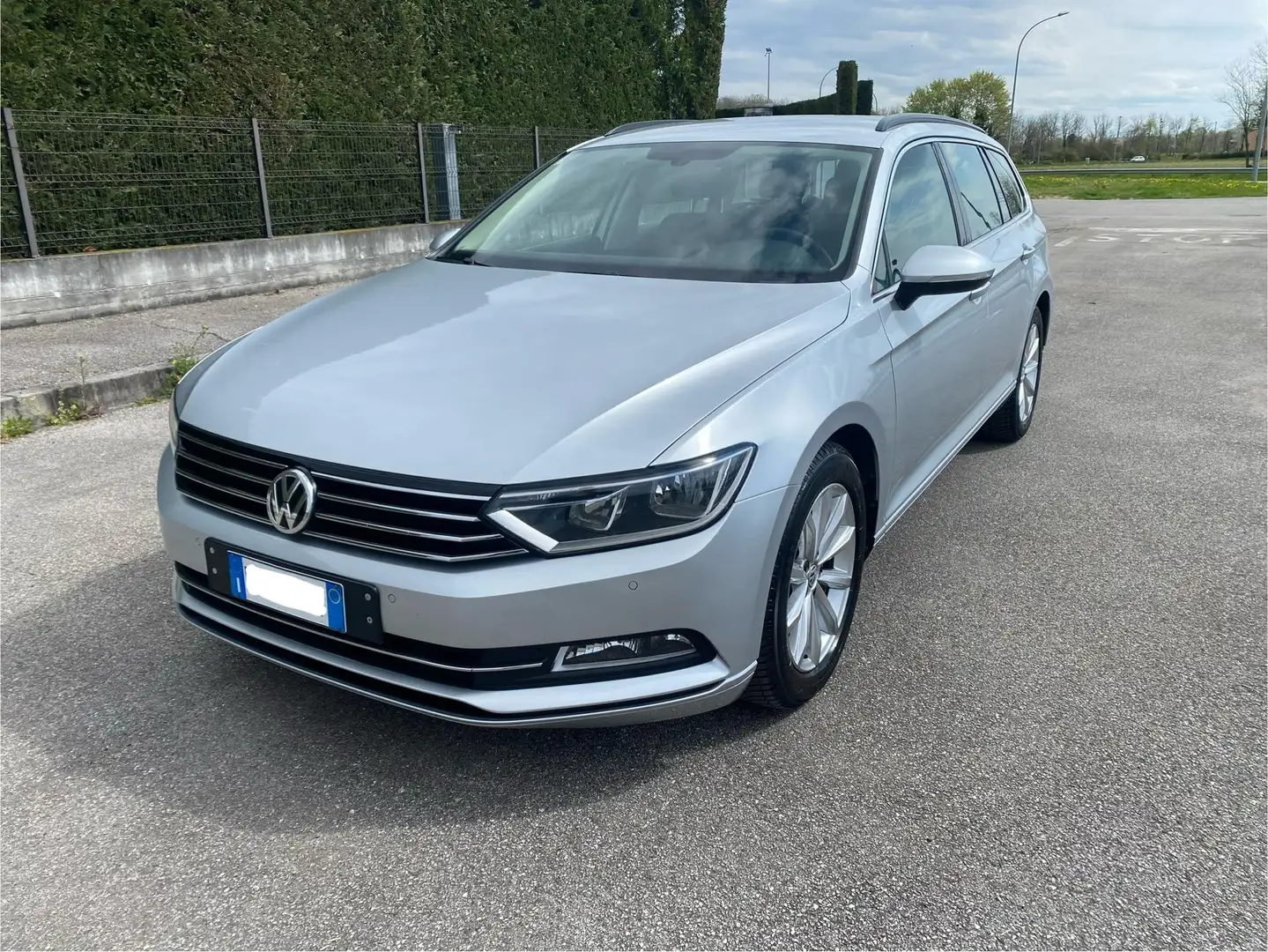 Volkswagen Passat Passat 8 SW 1.6 tdi Business line 120cv dsg Grigio - 1