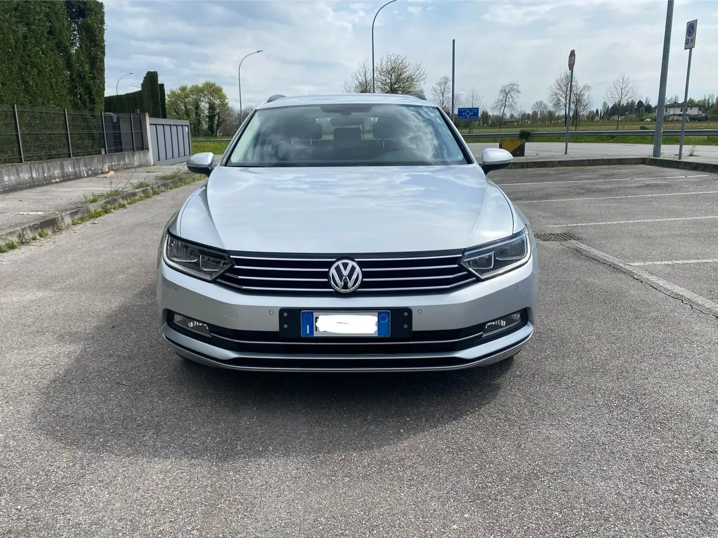 Volkswagen Passat Passat 8 SW 1.6 tdi Business line 120cv dsg Grigio - 2