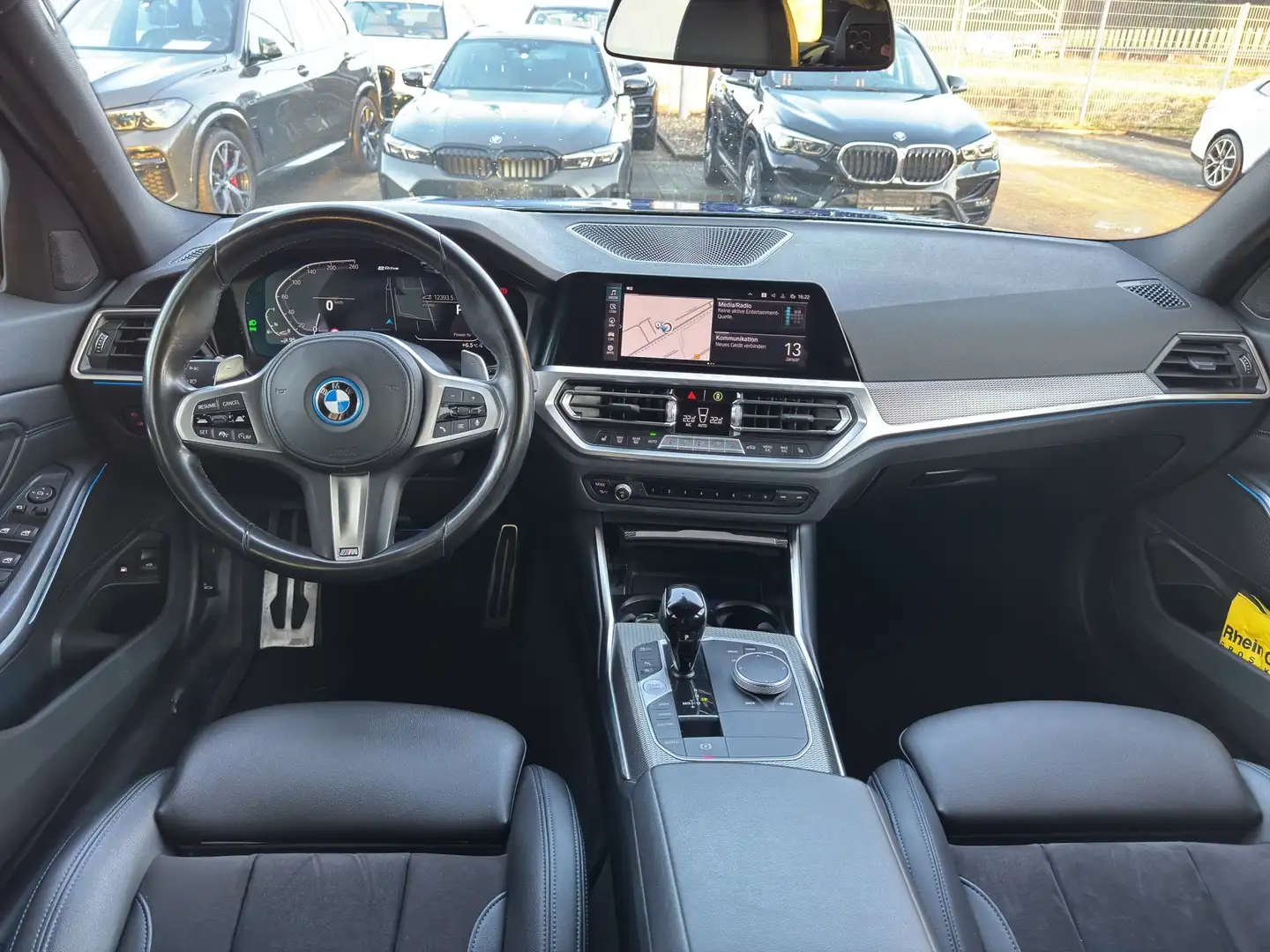 BMW 330 e xDrive Touring M Sport ACC AHK DrivingAss. Blau - 2