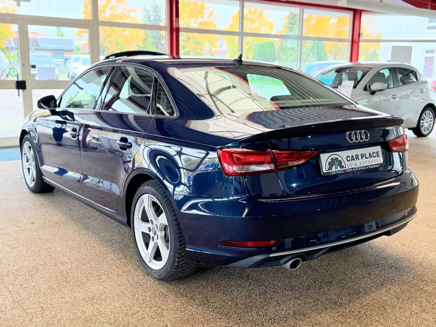 Audi A3 Limousine sport Blau - 2