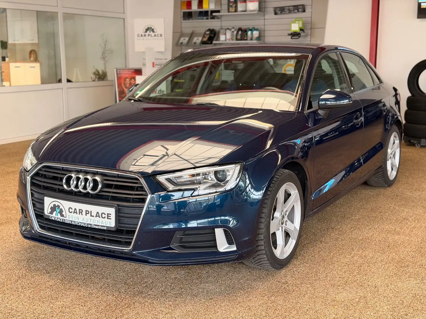 Audi A3 Limousine sport Blau - 1