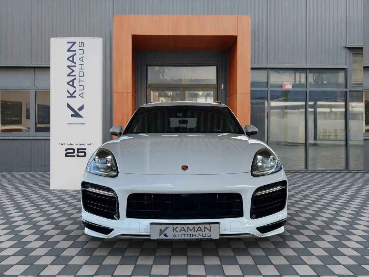 Porsche Cayenne E-Hybrid Platinum Edition SportDesign, миниатюра 3