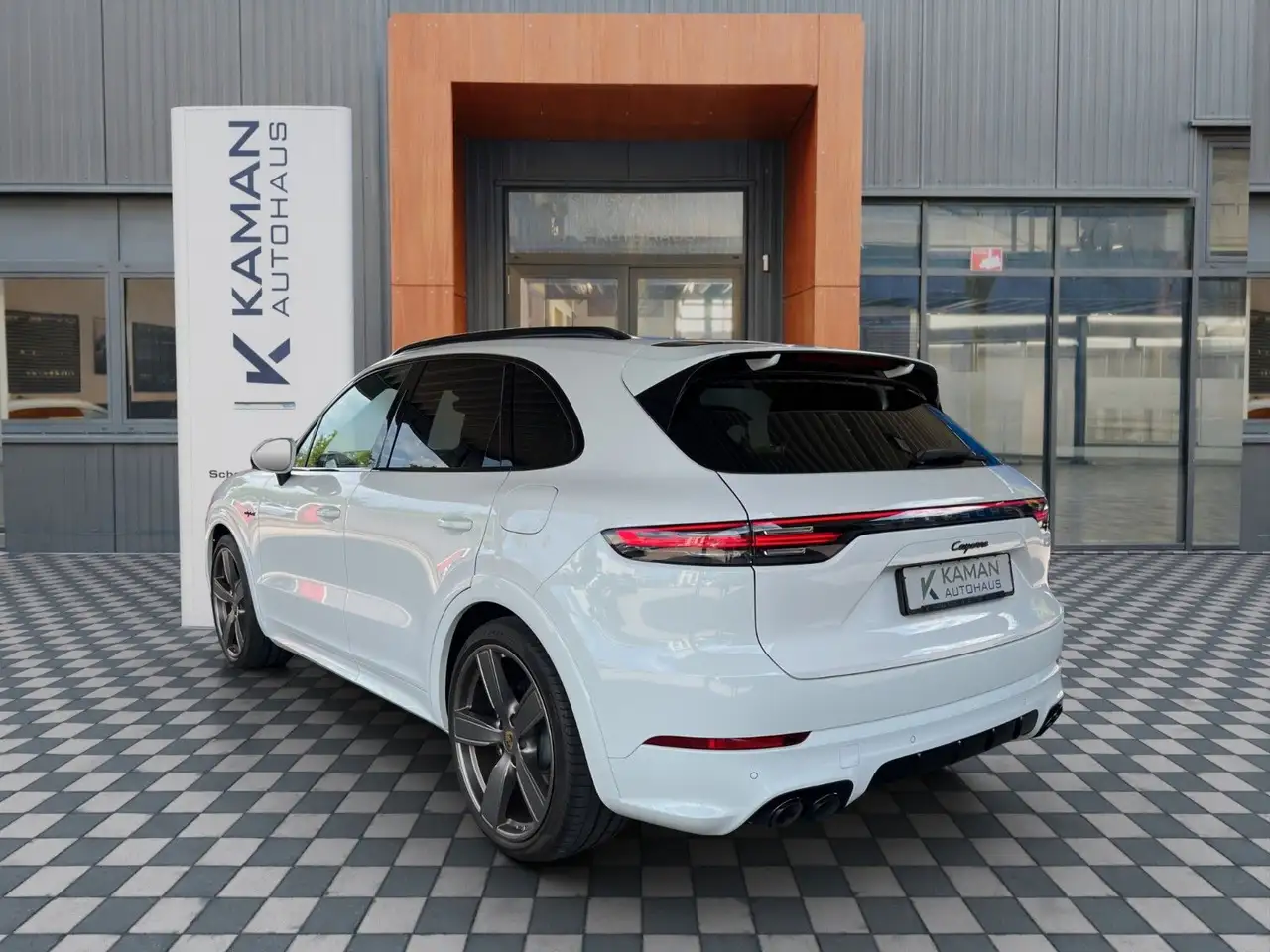 Porsche Cayenne E-Hybrid Platinum Edition SportDesign, миниатюра 24