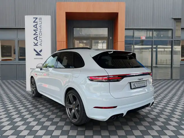 Porsche Cayenne view 24