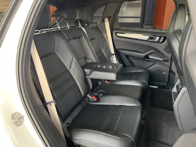 Porsche Cayenne view 21