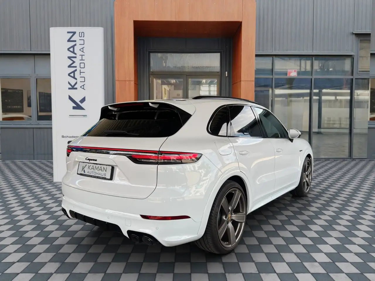 Porsche Cayenne E-Hybrid Platinum Edition SportDesign, миниатюра 25