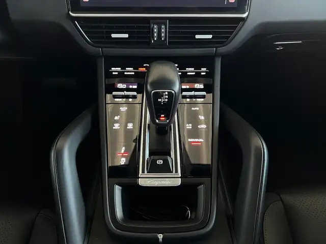 Porsche Cayenne view 9