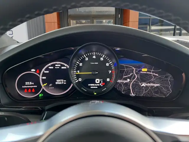 Porsche Cayenne view 11