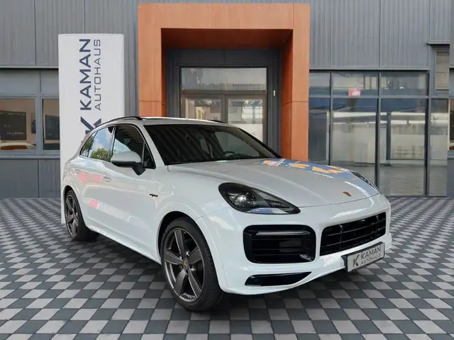 Porsche Cayenne view 4